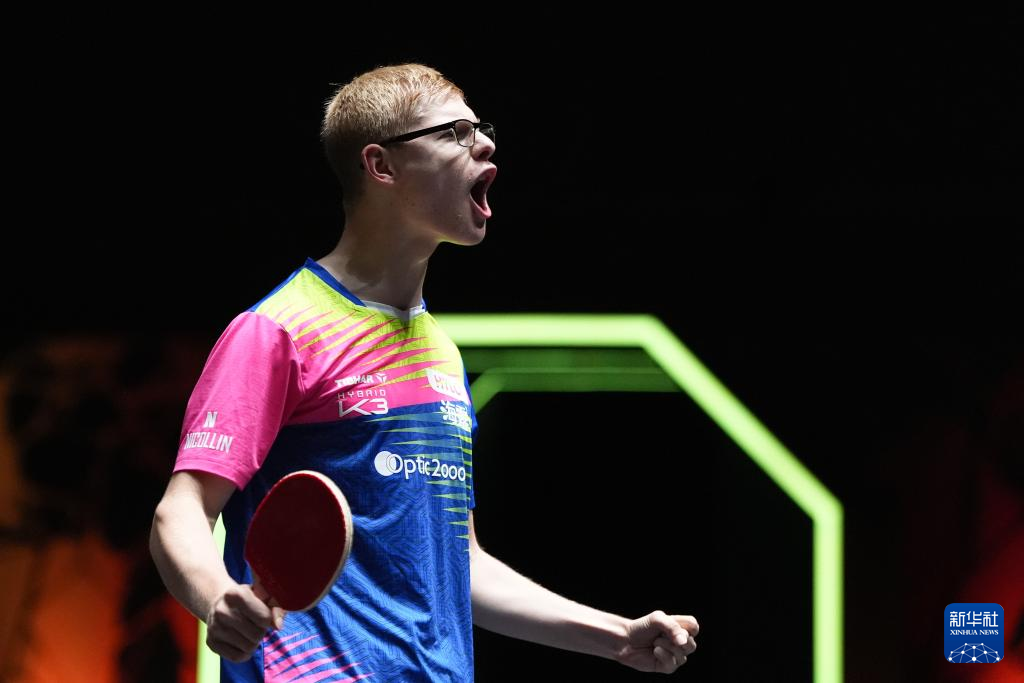 手将肩负起 手将肩负起