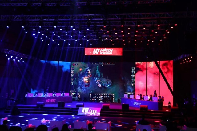 超赛场的激 超赛场的激